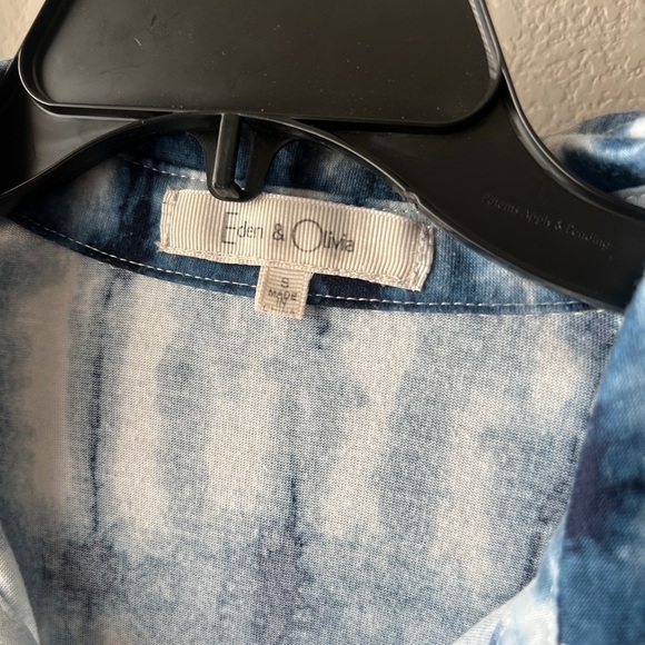 Eden & Olivia women’s blue tie dye button up - Picture 5 of 5